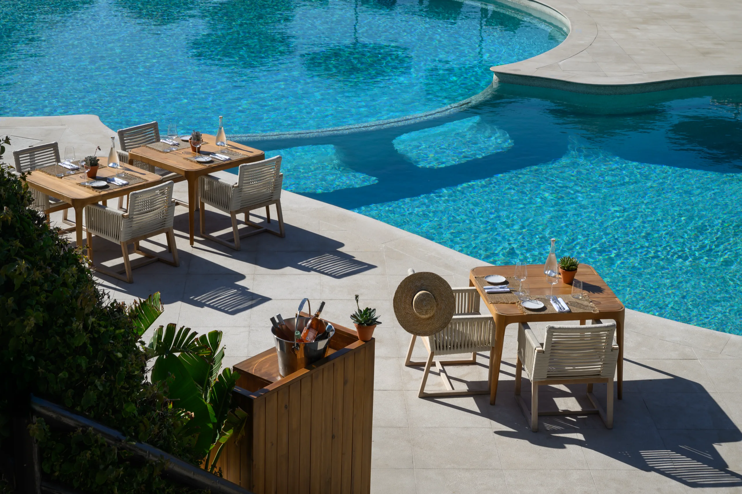 Tables by the pool, A Costa Restaurant