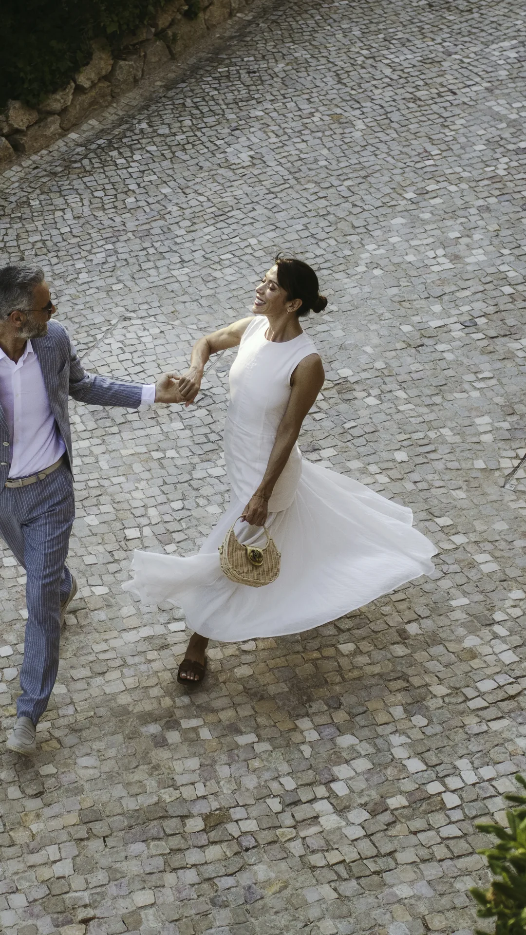 Couple dancing on cobblestones at Coral, Edén do Mar